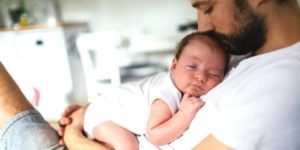 Baby-blues: la sophrologie peut aussi aider les pères